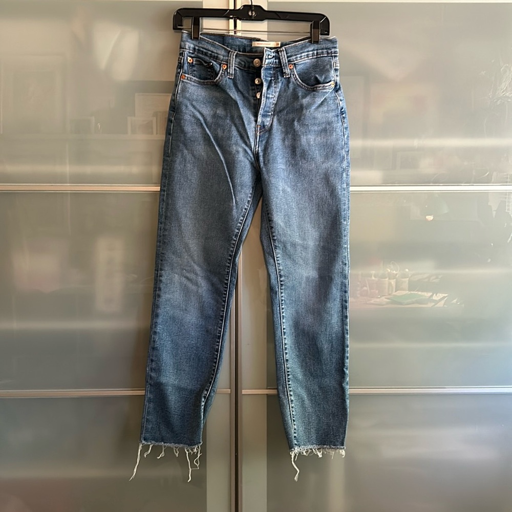 Levi’s Wedgie Straight Jeans, EUC, Size 28